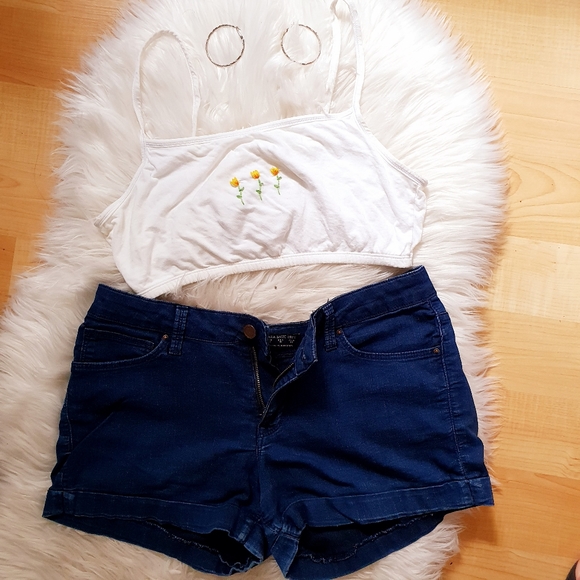 *SOLD*Brandy Melville inspired embriodered croptop - Picture 2 of 3